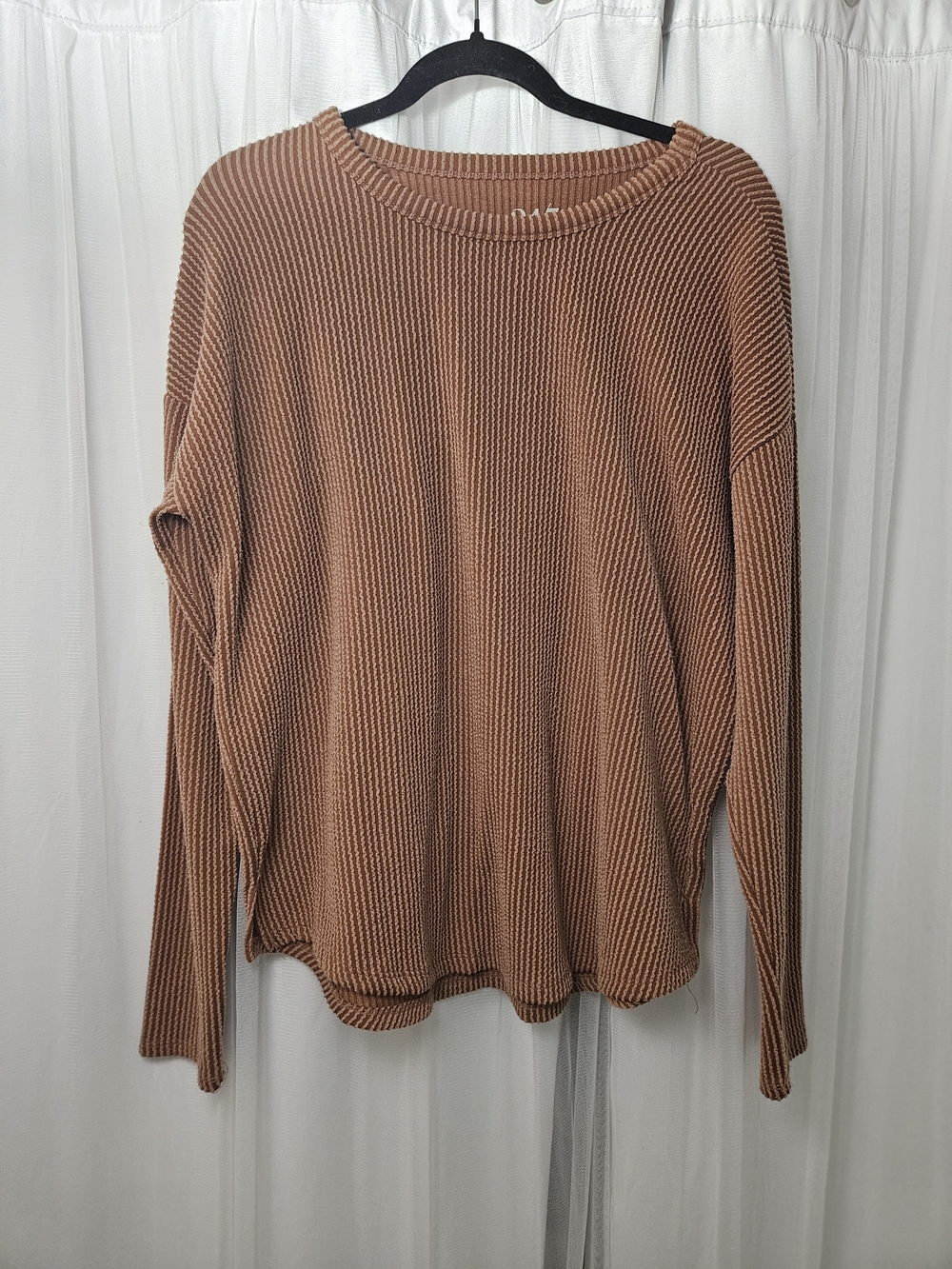 Relaxed Ribbed Crewneck Sweater in Rust Brown